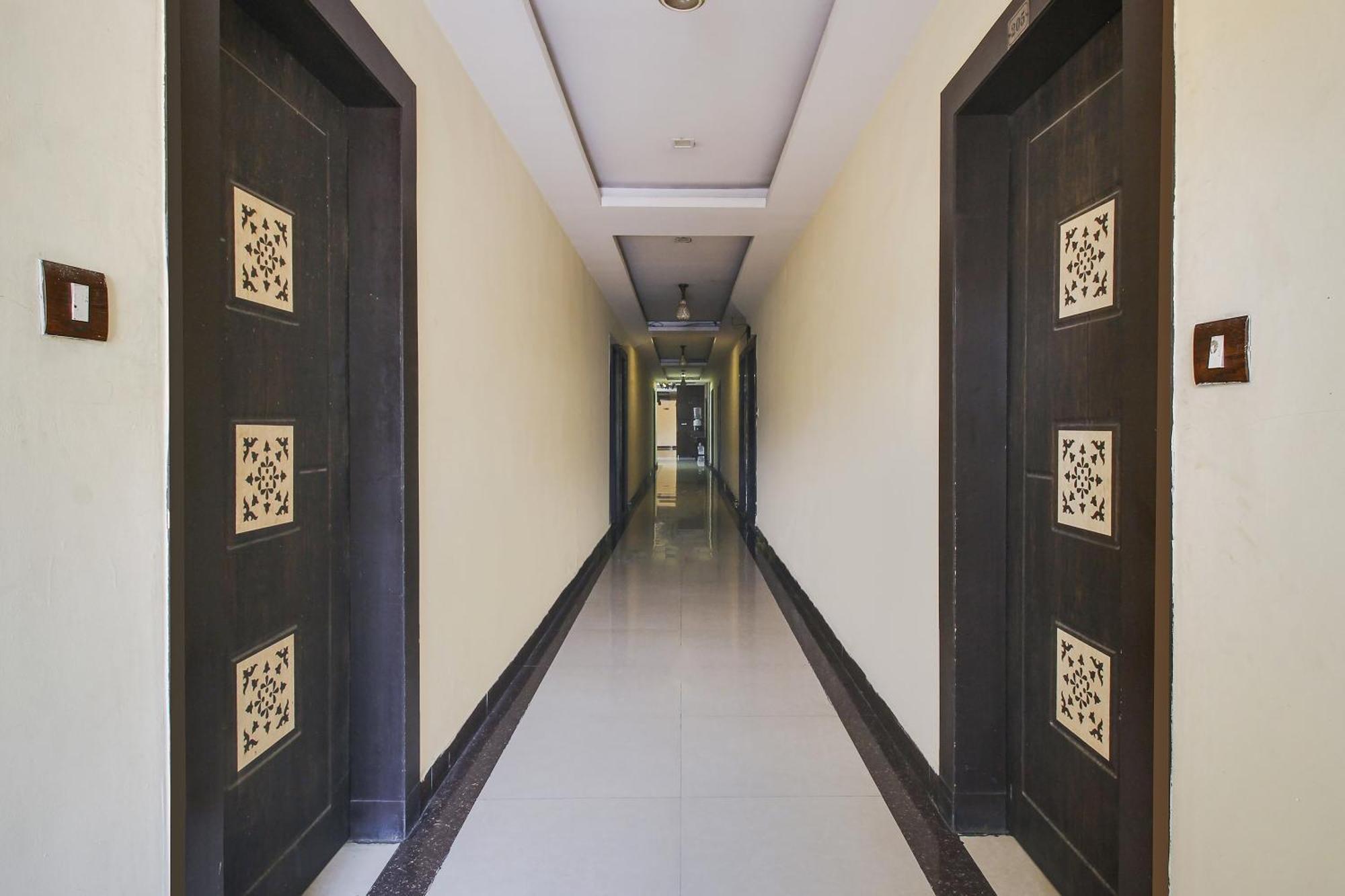 Flagship Grand Sandarshini Inn Near Mgbs Bus Station Χιντεραμπάντ Εξωτερικό φωτογραφία