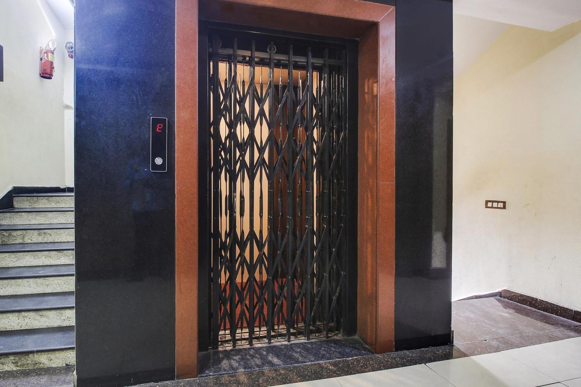 Flagship Grand Sandarshini Inn Near Mgbs Bus Station Χιντεραμπάντ Εξωτερικό φωτογραφία