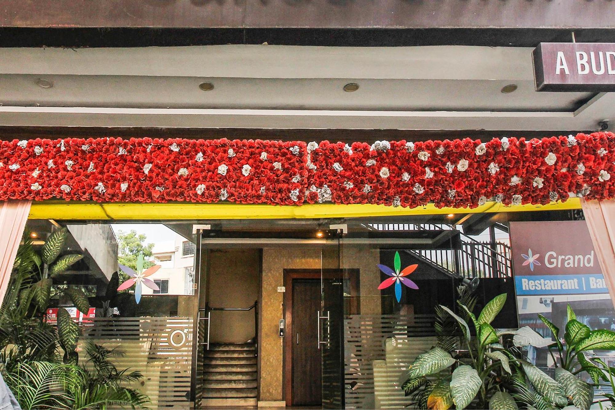 Flagship Grand Sandarshini Inn Near Mgbs Bus Station Χιντεραμπάντ Εξωτερικό φωτογραφία